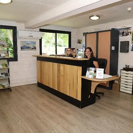 Mitoyen Avec Terrasse Pour 4 Personnes - Api-1-52-198 *