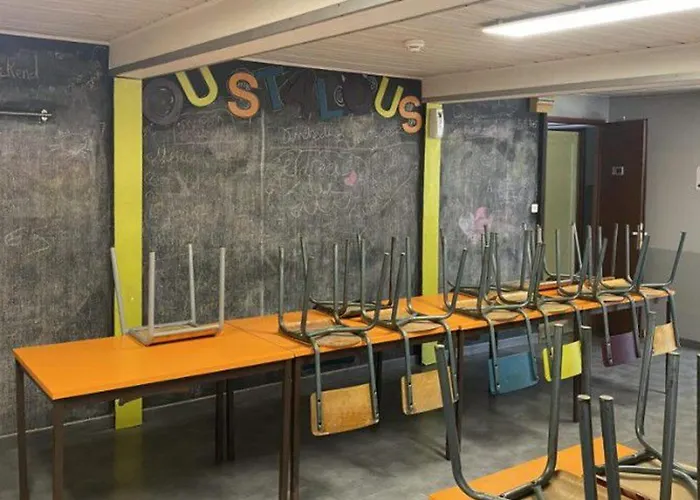 Mitoyen Avec Terrasse Pour 4 Personnes - Api-1-52-198